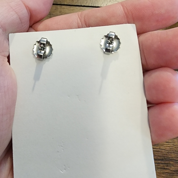 Silver color leaf dangling earrings - Picture 5 of 5